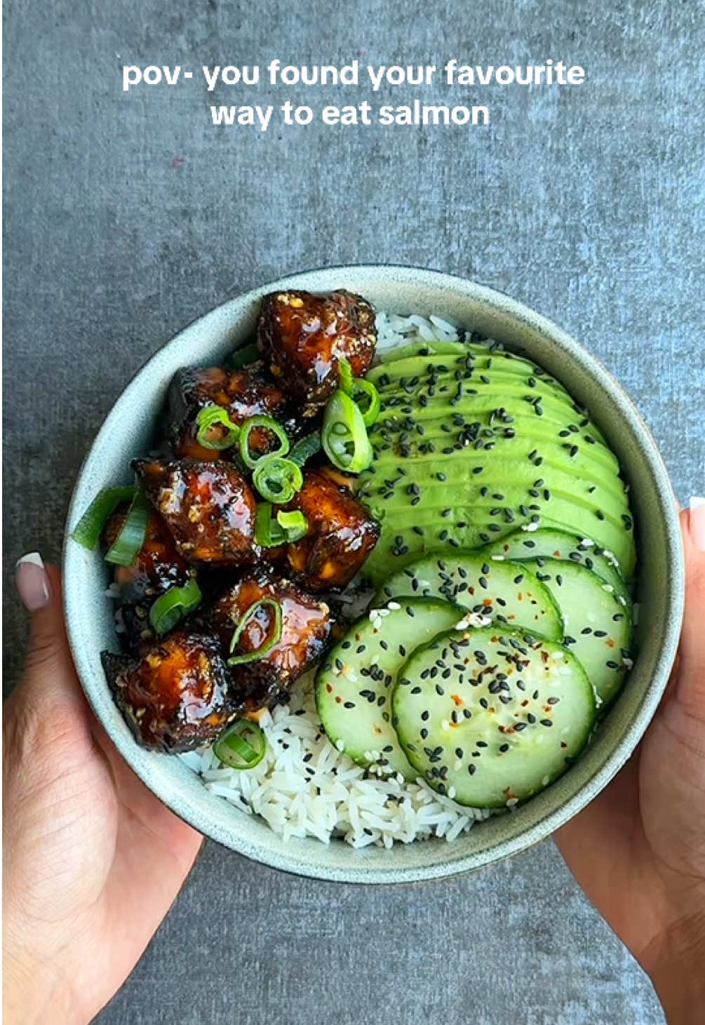 Hot honey salmon ftwww!! 💪🏽 The weather is calling for rice bowls again 😋  I’m still using the same recipe as on my pinned post 🫡 #salmonbites #hothoneysalmon #ricebowl #highprotein #fyp  