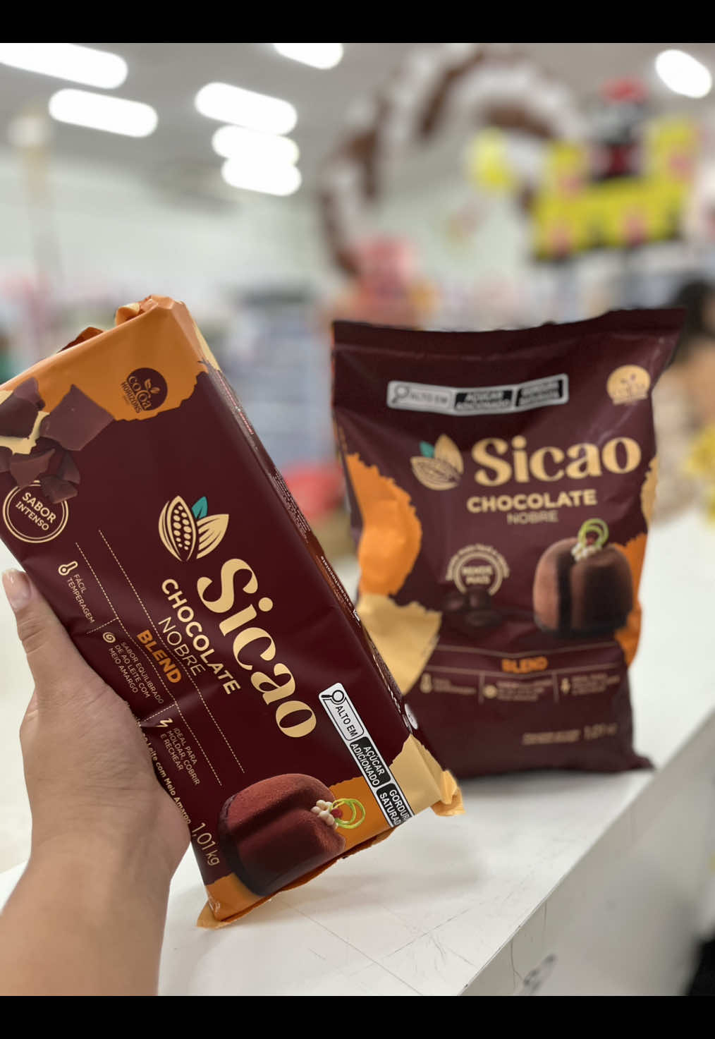 Chocolate nobre em barras ou em gotas?? 😋 Lembrando que em nosso site você pode garante as duas opções, de forma rápida, prática e segura? 😉 Click no link da bio e garanta os melhores preços! 🔗 #fyp #foryoupage #fyppppppppppppppppppppppp #foryoupage #for #you #foruyou #linknabiio #colibrifestases #ecommerce #melhorpreco #confeitaria #chocolatelover #sicao #chocolate #nobre 