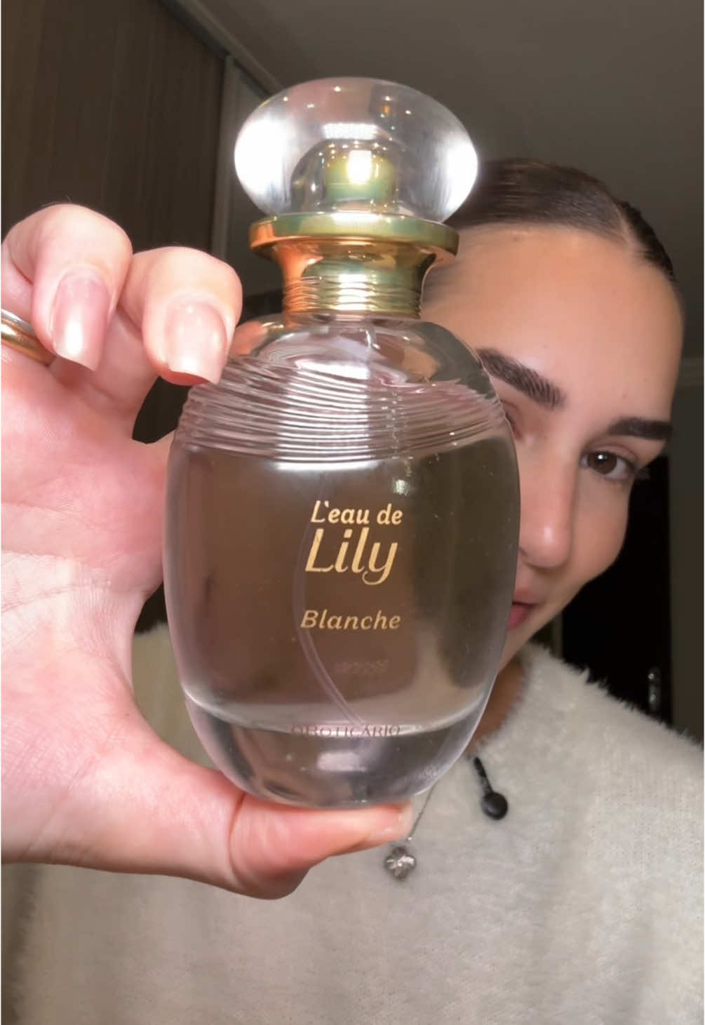 Meu floral branco favorito do momento! O novo L’Eau de Lily Blanche, lançamento do @oboticario, é pura elegância e frescor. Uma versão leve e luminosa da clássica Lily, perfeita pra quem ama sofisticação no dia a dia. Já testou essa delicadeza em forma de perfume? #oboticario #LilyBlanche #FloralDeLily #publicidade