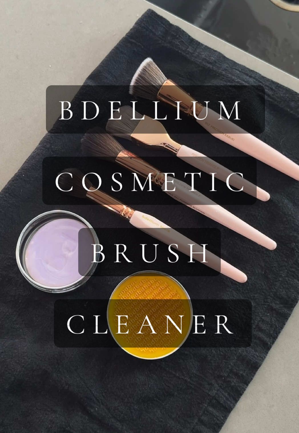 If you don’t know how to clean your makeup brushes or it’s a hassle, Bdellium has fixed that for you. @Bdellium Tools #brushcleaner #makeupbrushcleaning 