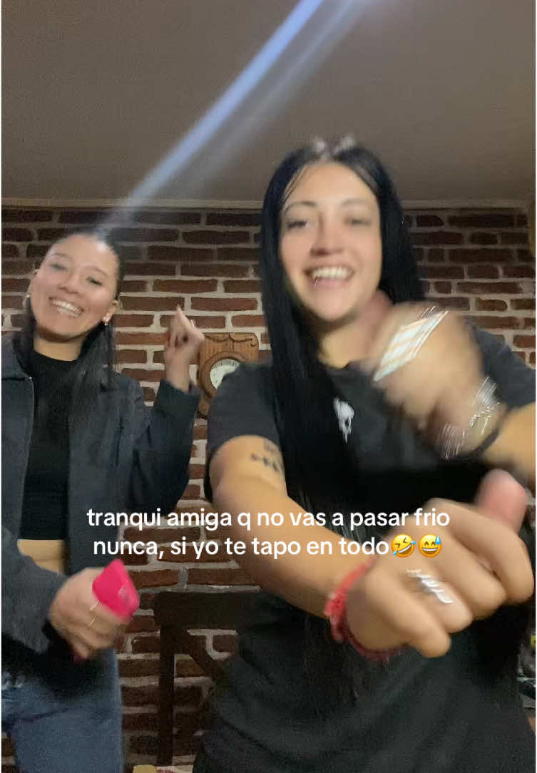 q amigasa soy 🤣#humor #contenido #parati #fypシ゚ #frio #guaracha #amiga #baile #pase  #boliche #tulum 