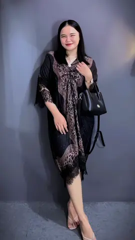 Terbitlah kondangann dan ini salah satu Rekomendasi Outfit Kondangan  Elegant pake Arimbi Kaftan Batik 💞 cakepp polll😍 #outfitkondangan #ootdkondangan #batikkondangan #batikmodern 