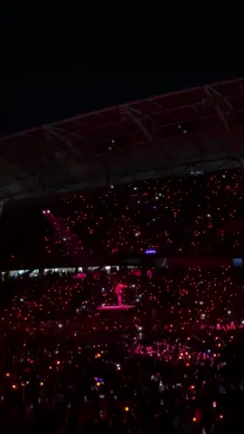 HOPE ON THE STAGE TOUR IN LA #jhope #HOS_TOUR_LA_D1 #HOPE_ON_THE_STAGE_TOUR_LA #HOS_TOUR_LA #HOPE_ON_THE_STAGE_TOUR #bmostadium #jhopeinla #hobipower #losangeles cr:BE_happier_BTS
