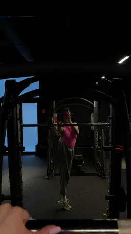 #sport #stretching #stretch #stretchingchallenge #gym #gymmotivation #sportlover #fyp #gymcrush 