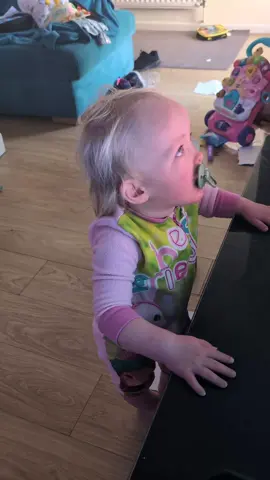 Aria is fully on the Ms Rachel hype train 🥰 bless her, she passes us the tv remote when she wants her on ❤️ @Ms Rachel  #MsRachel #babytiktok #fyp #MsRachelBaby 
