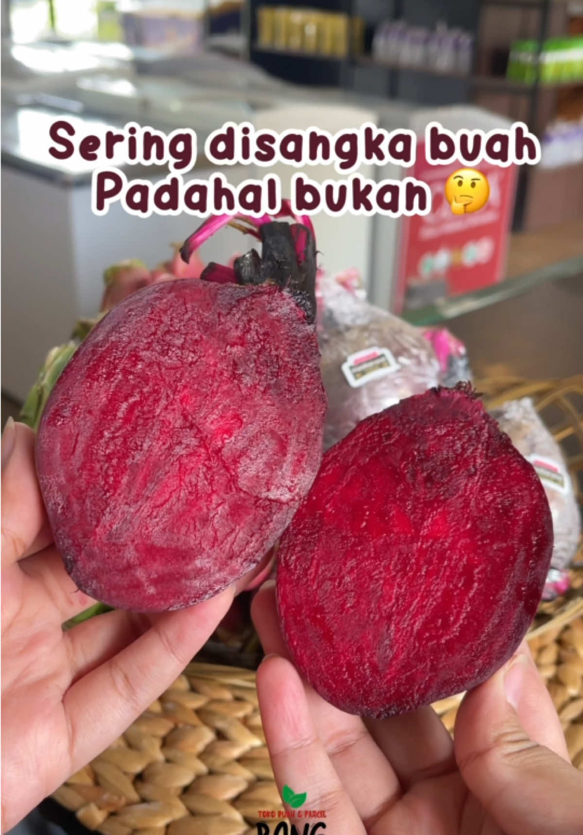 Siapa nih yang belum tau tentang buah bit dan segudang manfaatnya??? Buah bit ini terkenal sebagai penambah darah dan pencegah anemia loh. Yuk buat kalian yang suka darah rendah atau bumil coba konsumsi buah bit ini yaa 😉 📍: Jl. Pulau Batam Raya No.20, Way Halim Permai,  Bandar Lampung ☎️: 0813 6739 8188 #alpukatbangpanji #takjil #dessert #bukopandan #komedi #buahbit #hamperslampung #lucu #parcelbuah #berkahramadhan #obatanemia #seputarbumil #bumil 