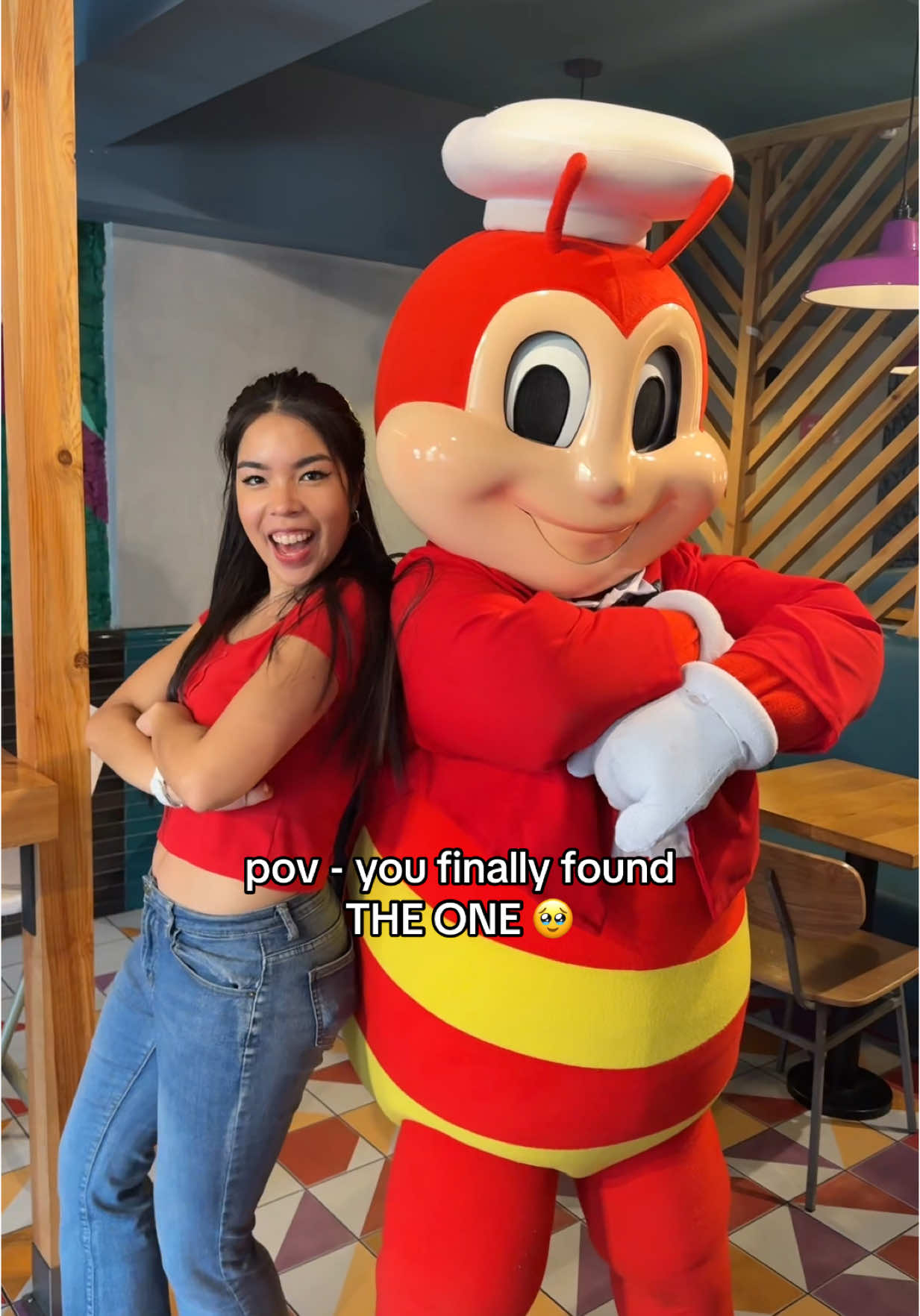 Trends not over until I’m with my JolliBAE🤭@JollibeeUK 🐝  #angelinacertified #jollibee #jollibeeph #jollibeetiktok #jollibeeuk #jollibeecrew #jollibeegravy #trendingsounds #parati 