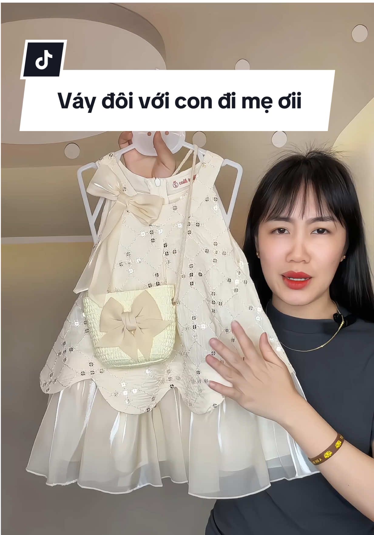 Mặc đi đám cưới, sinh nhật, chụp hình thì nổi bần bật lun các mẹ ơiii #thoitrangtreem #dobegai #vayxinhchobe #vaychobe #maym52mevoi 