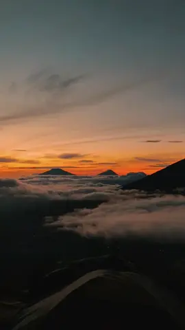 view dari sunrise camp sindoro, 4 april 2025#pemula #mountain #sindoro #gunung
