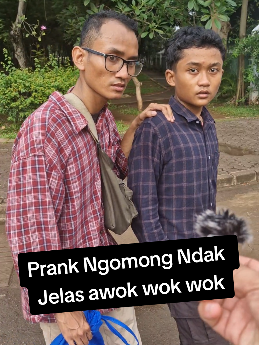 Prank Ngomong Ndak Jelas, Orang ganteng punya bla bla bla ndak ya ? jawabnya ndak tau 😆 #prank #funny #fyppppppppppppppppppppppp #viralvideo 