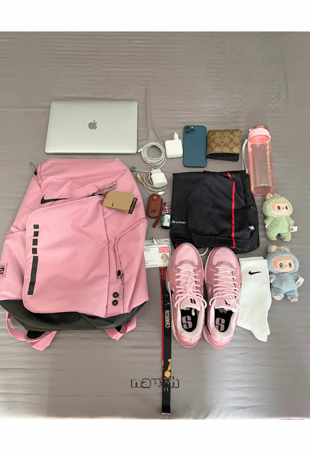|𝗔𝗦𝗠𝗥| 𝗘𝗹𝗶𝘁𝗲 𝗕𝗮𝗰𝗸𝗽𝗮𝗰𝗸 𝗘𝗹𝗲𝗺𝗲𝗻𝘁𝗮𝗹 𝗣𝗶𝗻𝗸 Sẵn tại shop chỉ có 𝟭𝘅𝘅𝘅  Sở hữu ngay chiếc balo đựng được cả thế giới ✨ —————————————— 𝗟𝗶𝗳𝗲𝘀𝘁𝘆𝗹𝗲: @nau.gathering  𝗕𝗮𝘀𝗸𝗲𝘁𝗯𝗮𝗹𝗹: @nau.thentic  #nauth #basketball #athletics #legit #authentic #nike #backpack #elite #elitebags #elitepink #jyp 