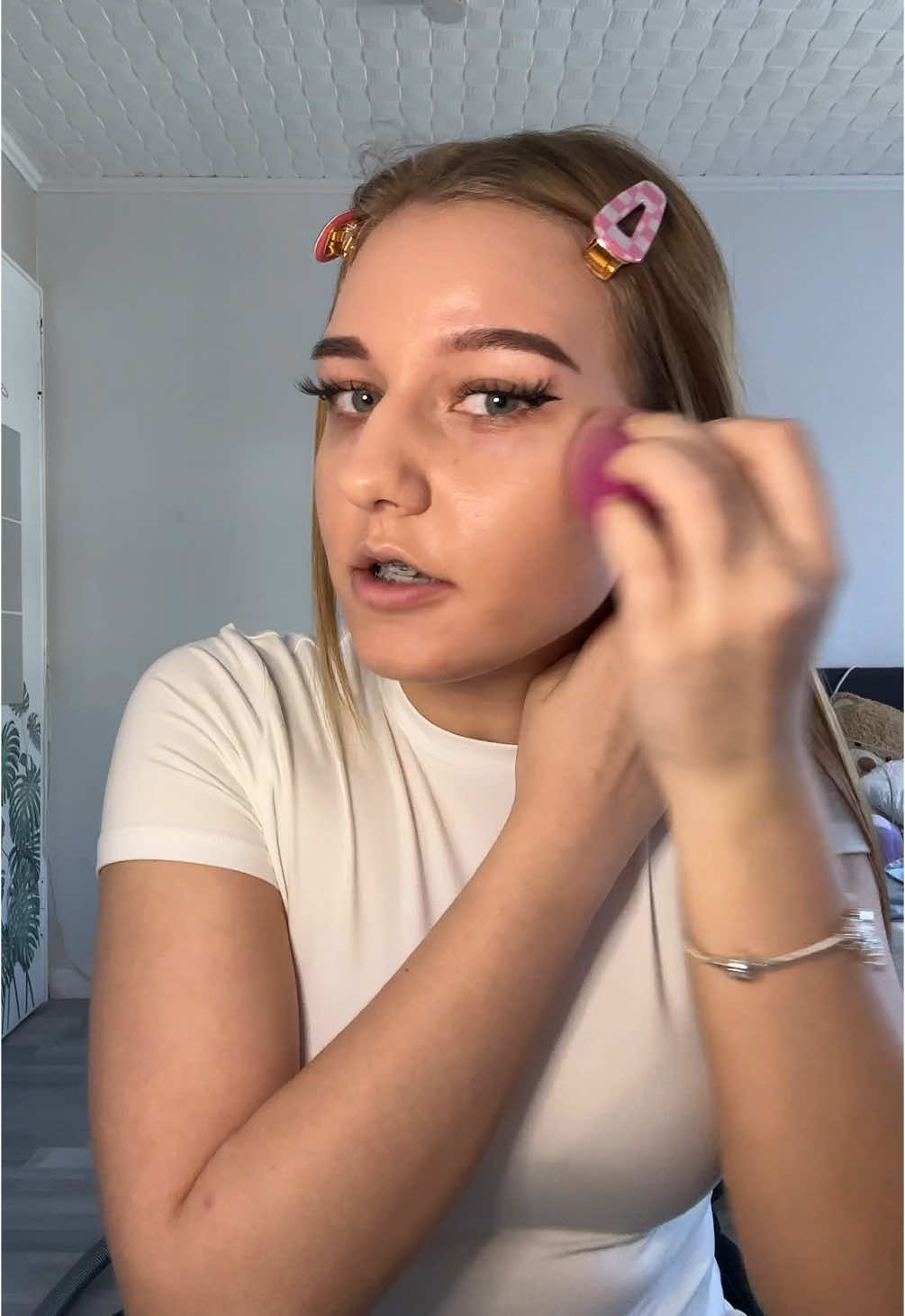 Make up sooo clean 😛 #fy #viral #grwm 