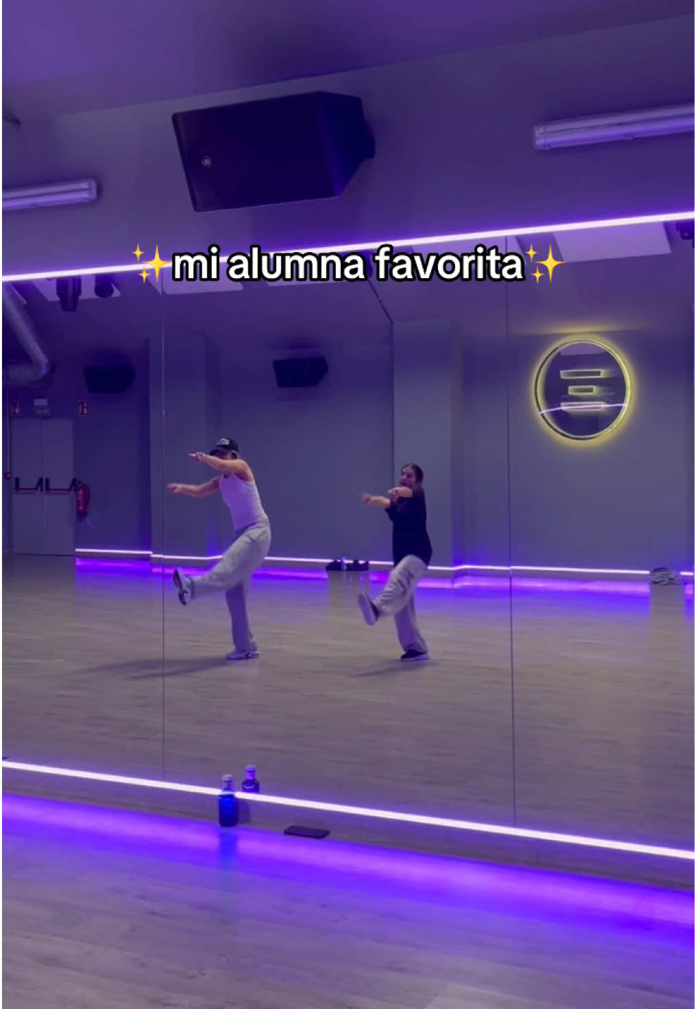 dc 🙋🏼‍♀️ bailando con mi alumna favorita esq siiii 🥲✨ @userv3ggr #danceclass #flipa #jcreyes #deiv 