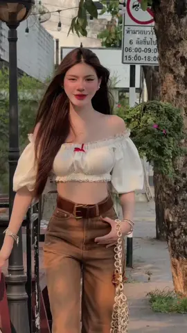 ตอบกลับ @Pimpan นี่ฮะคนสวย ทั้งชุดค้าบ #ทริคแต่งตัว #กางเกงยีนส์สีน้ําตาล 
