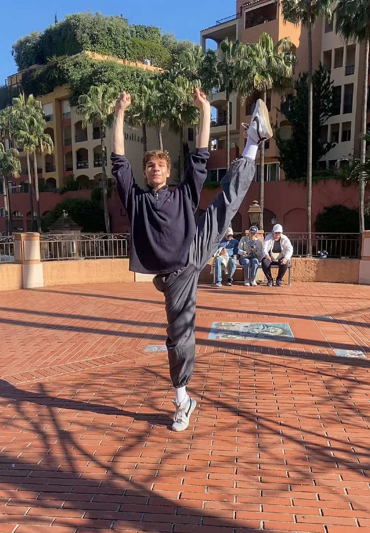 They weren’t impressed.. 🥲 #dance #fyp #viral #foryoupage #fypp #balletok #ballet #ballettok #balletok #dancerlife #dancing #dancing 
