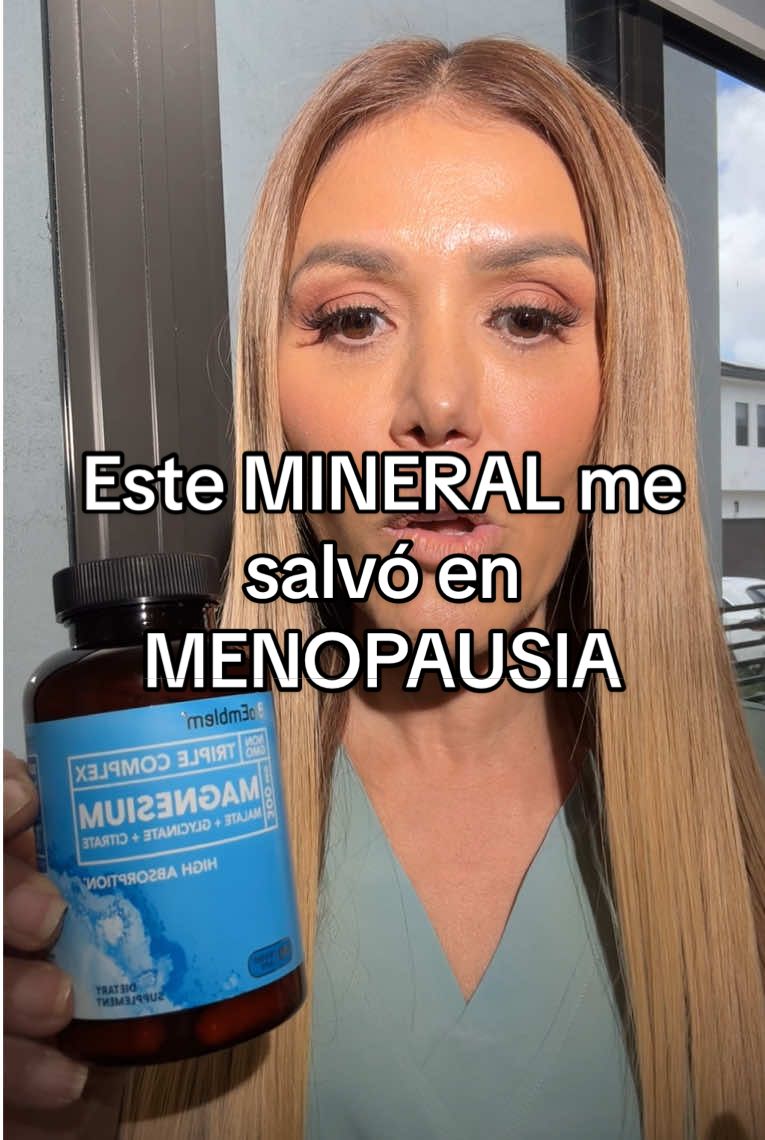 Me despertaba a las 3:00AM hasta que...  BOTA tu MAGNESIO no SIRVE  Si te despiertas a las 3 de la mañana, tienes calambres que te hacen GRITAR y llevas 5 días sin poder ir al baño... Tu cuerpo está GRITANDO por ayuda  Mira, te entiendo perfectamente, hace unos meses pase por lo mismo... Probé DE TODO: Pastillas para dormir que me dejaban como un zombie Remedios que me destrozaban el estómago Té de hierbas que no hacían NADA Hasta que descubrí el MINERAL MILAGROSO que cambió mi vida por completo: el Complejo de Magnesio Triple de BioEmblem. ¿Y por qué es TAN PODEROSO? Sencillamente porque contiene los 3 tipos de magnesio más importantes: El Glicinato: Nos ayuda a dormir 8 HORAS SEGUIDAS como bebé El Citrato: Alivia nuestro sistema interno ¡desde el DÍA 1! Y el Malato: Nos devuelve la energía que creíamos perdida.  Lo mejor es que es súper fácil de tomar, solo necesitas dos cápsulas con agua 20 minutitos antes de irte a dormir, y listo. Así que ya lo sabes, si quieres dormir sin interrupciones, recuperar tu energía y sentirte increíble en plena menopausia como yo, dale clic al carrito naranja y prueba el Complejo de Magnesio Triple de BioEmblem. De verdad que no te vas a arrepentir. #menopause #ingridmacher #Sleep #Magnesio #Saludybienestar #MagnesioTriple #MagnesioGlicinato #MagnesioMalato #Magnesiocitrato