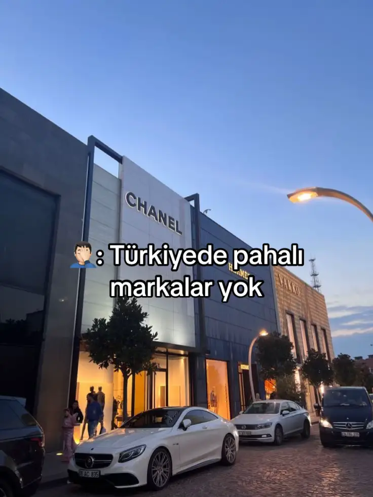 İstanbul’un kalbinde, lüksün adresi: İstinyePark. Dünyaca ünlü markalar, seçkin bir atmosfer ve zarif detaylarla dolu bir deneyim… Türkiye’nin en prestijli alışveriş noktalarından biri. Sokak modasından haute couture’e uzanan bu yol, burada başlıyor. #I#IstinyeParkL#LuxuryLifestyleI#IstanbulLuxuryH#HighEndFashionD#DesignerBrandsL#LuxuryShoppingT#TurkishEleganceS#StyleInIstanbulM#MinimalistLuxuryMod 