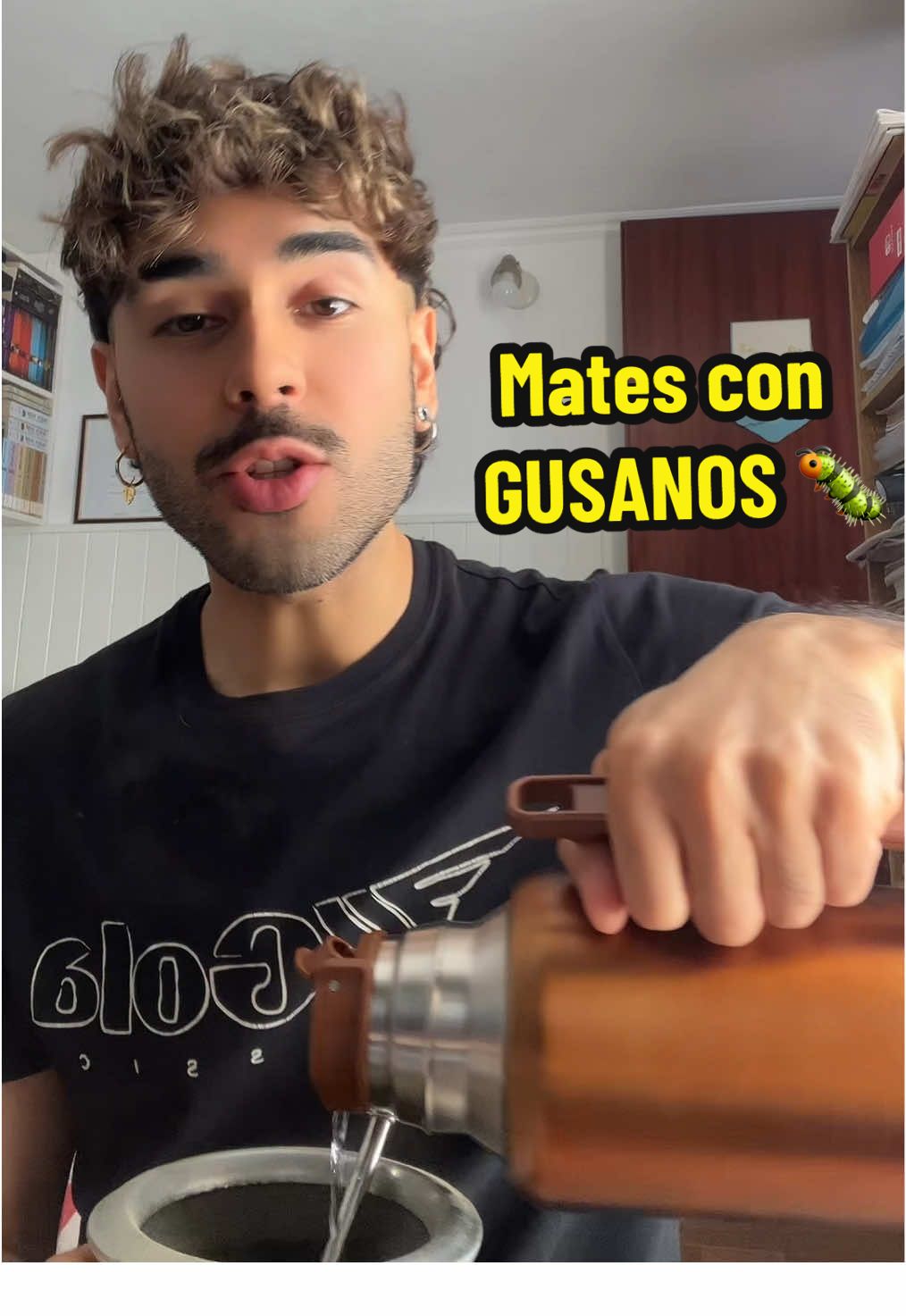 Acompáñenme en esta bella historia 👀 A alguien más le pasó de tomar mates con gusanos? 😂 #storytime #mates #bombilla #humor #humortiktok #comedia 