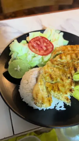 ¡Pollo a la plancha de otro nivel! 🍗🔥 Jugoso, tierno y asado a la perfección, solo en ATSA Coffe. ¿Listo para una experiencia única? #SoloEnATSACoffe#perenechanchamayo #selva #chanchamayo #fyppppppppppppppppppppppp #comida 