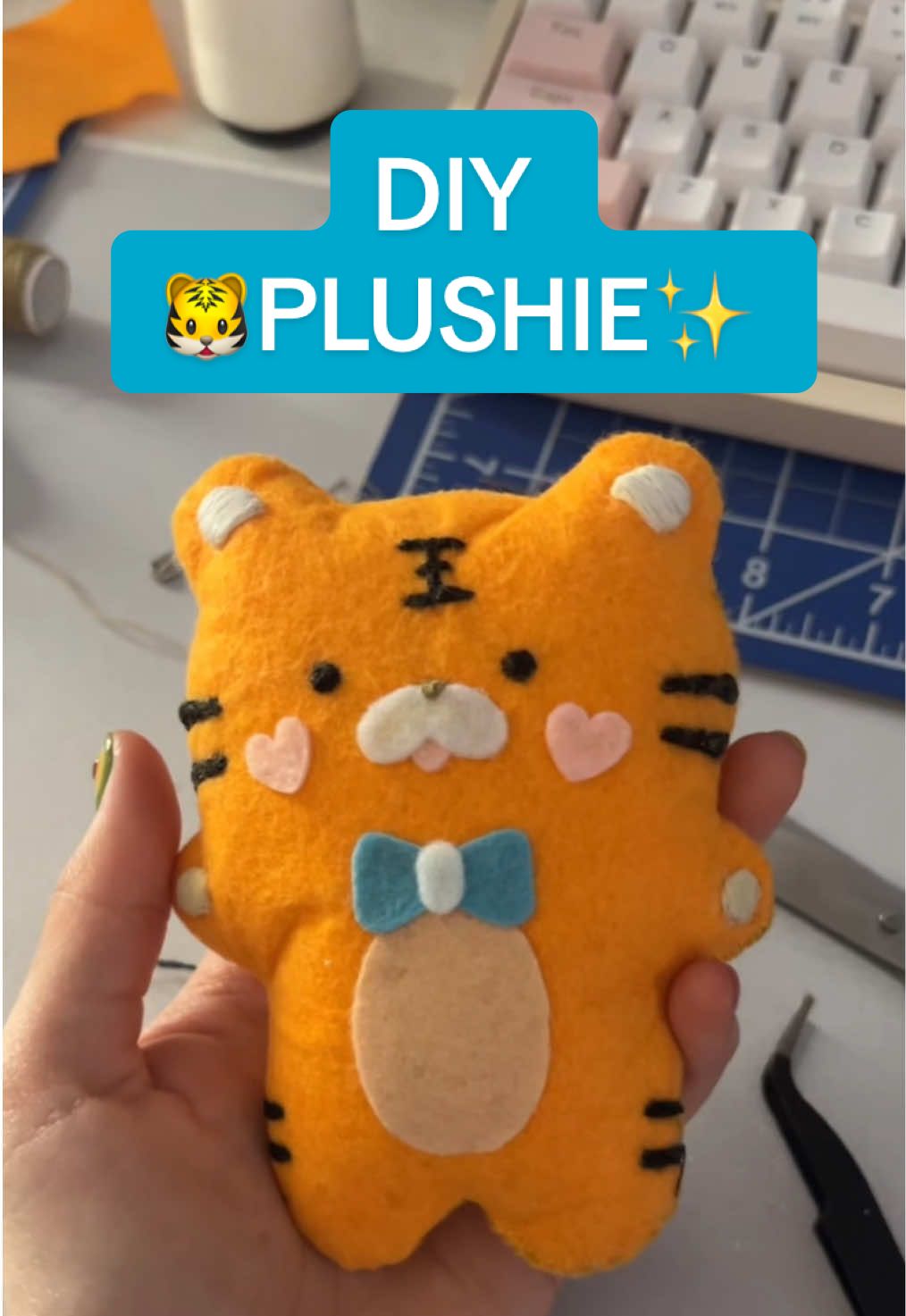 my horangi inspired by hoshi 🐯🫶🏻 my stitching was messy lol but tried my best😭 #crafts #fyp #DIY #hoshi #tiger #plushie #crafts #artsandcrafts #diyproject #feltcraft #foryoupage #fypシ 