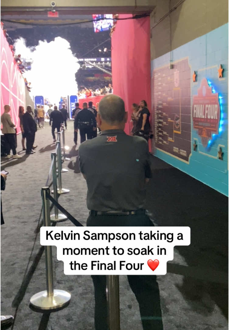 Houston HC Kelvin Sampson soaking in the scene that is the Final Four 🔥 #houstonbasketball #kelvinsampson #houston