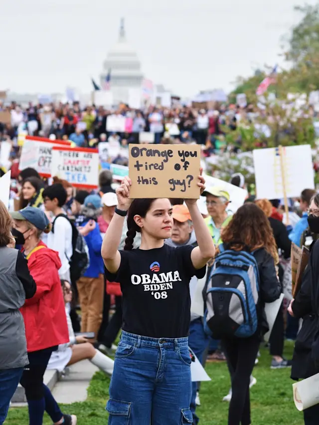 #handsoff protest in Washington D.C. #nevertrumpguy #washingtondc #donaldtrump #elonmusk #jdvance #equalrights #protestsigns #protest 