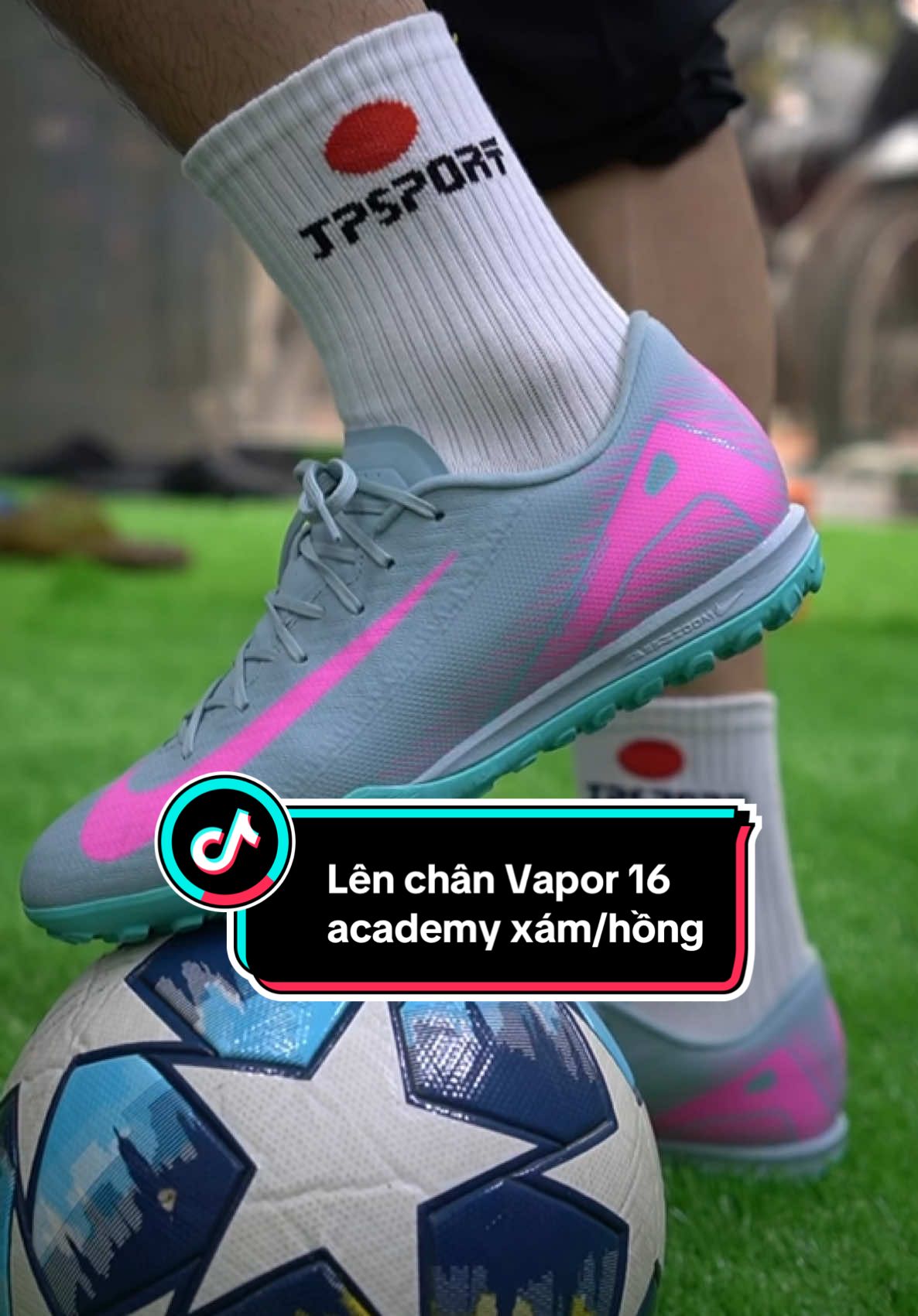 Lên chân Vapor 16 academy xám hồng.#jpsportvn #giaybongdachinhhang #giaydabanh #vapor16 #vapor16academy #reviewgiaydabong 