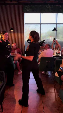 @SeleneGala 🍄 perrea sola ✈️🥳 Come dance with us 💃🕺:📍3015 SW Pine Island Rd #117, Cape Coral, FL 33991 USA  • #viral #fyp #trend #trending #dance #airplane #badbunny #yhlqmdlg 