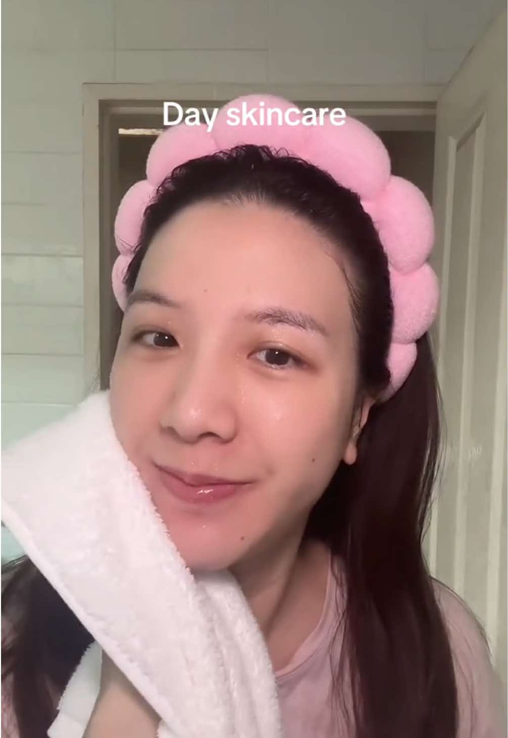 5 steps for night and day routine Night🌙  1 Cleansing Foam 2 Tonic 3 Treatment Lotion 4 Lifting Firming Serum 5 Rejuvenating Night Cream Day☀️ 1 Cleansing Foam 2 Tonic 3 Treatment Lotion 4 Concentrate 5 Moisturizing Soft Cream #LaMer #LaMerThailand  #LaMerExpert #LuxurySkincare #LaMerSoftCream #LaMerTreatmentLotion #LaMerNightRecovery 