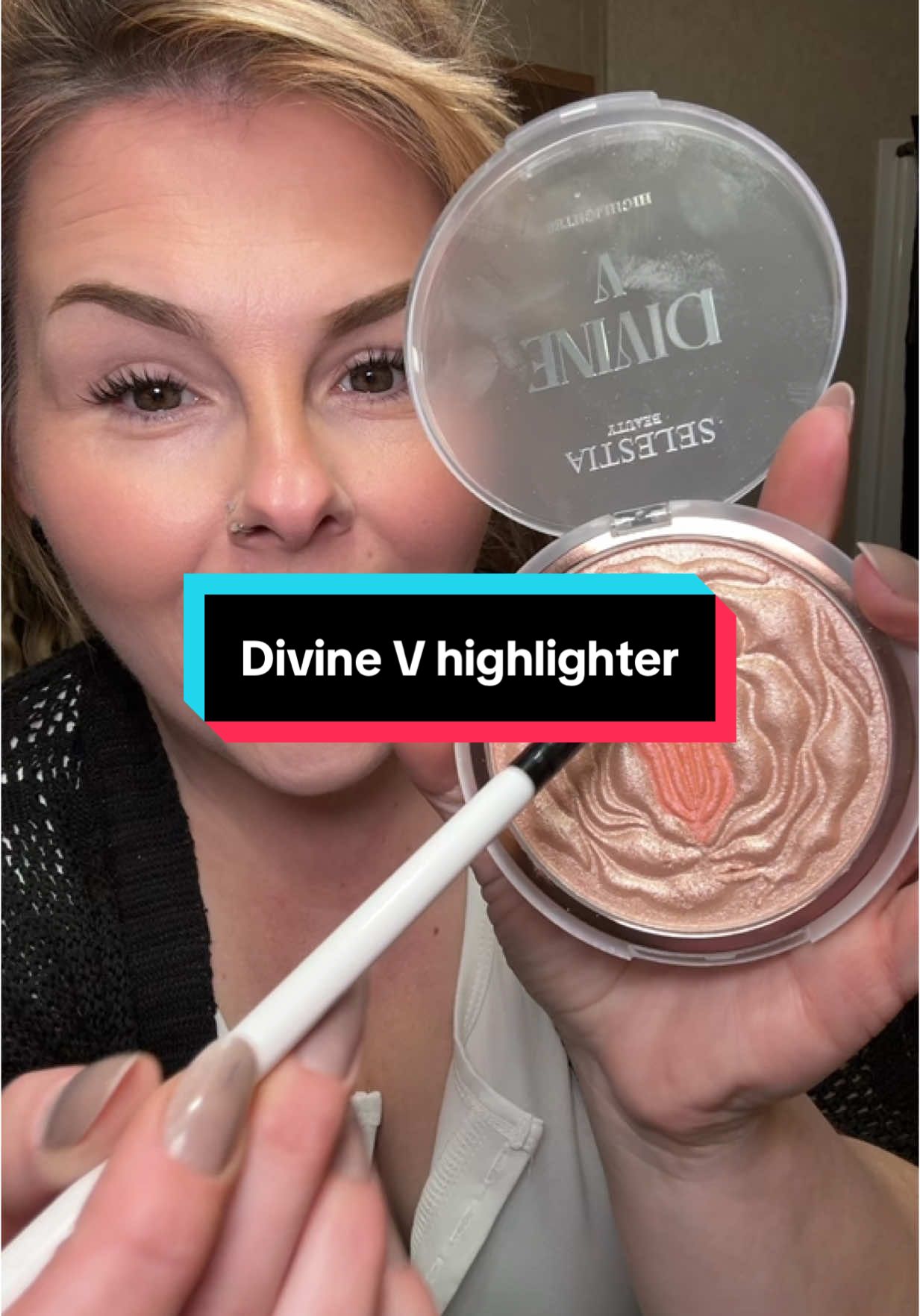 #creatorsearchinsights #highlighter #selestiabeauty #divinevhighlighter #highlight #highlighters #highlighteronfleek #tiktokshoprestock @SELESTIA BEAUTY 