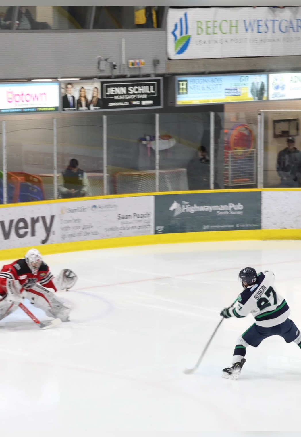 The eagles were flying tonight 🚨🔥 #cellyentertainment #surreyeagles #goals #hockey 