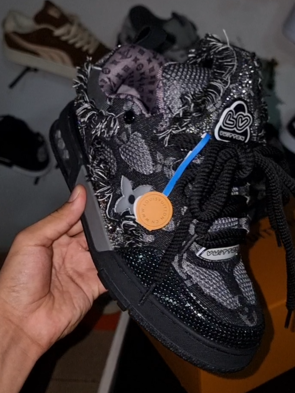Louis Vuitton Skate Swarovski🔥 Envíos a todo el Ecuador 🇪🇨  Contacto: 0️⃣9️⃣8️⃣6️⃣9️⃣0️⃣4️⃣3️⃣7️⃣3️⃣ #louisvuitton #louisvuittonskate #lvskate #calzado #quito #guayaquil #santodomingo #enviosatodoecuador #tiendaonline 
