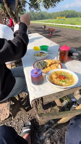 Ojo lali sarapan bol #soto #salatiga #tegalwaton #pacuankuda 