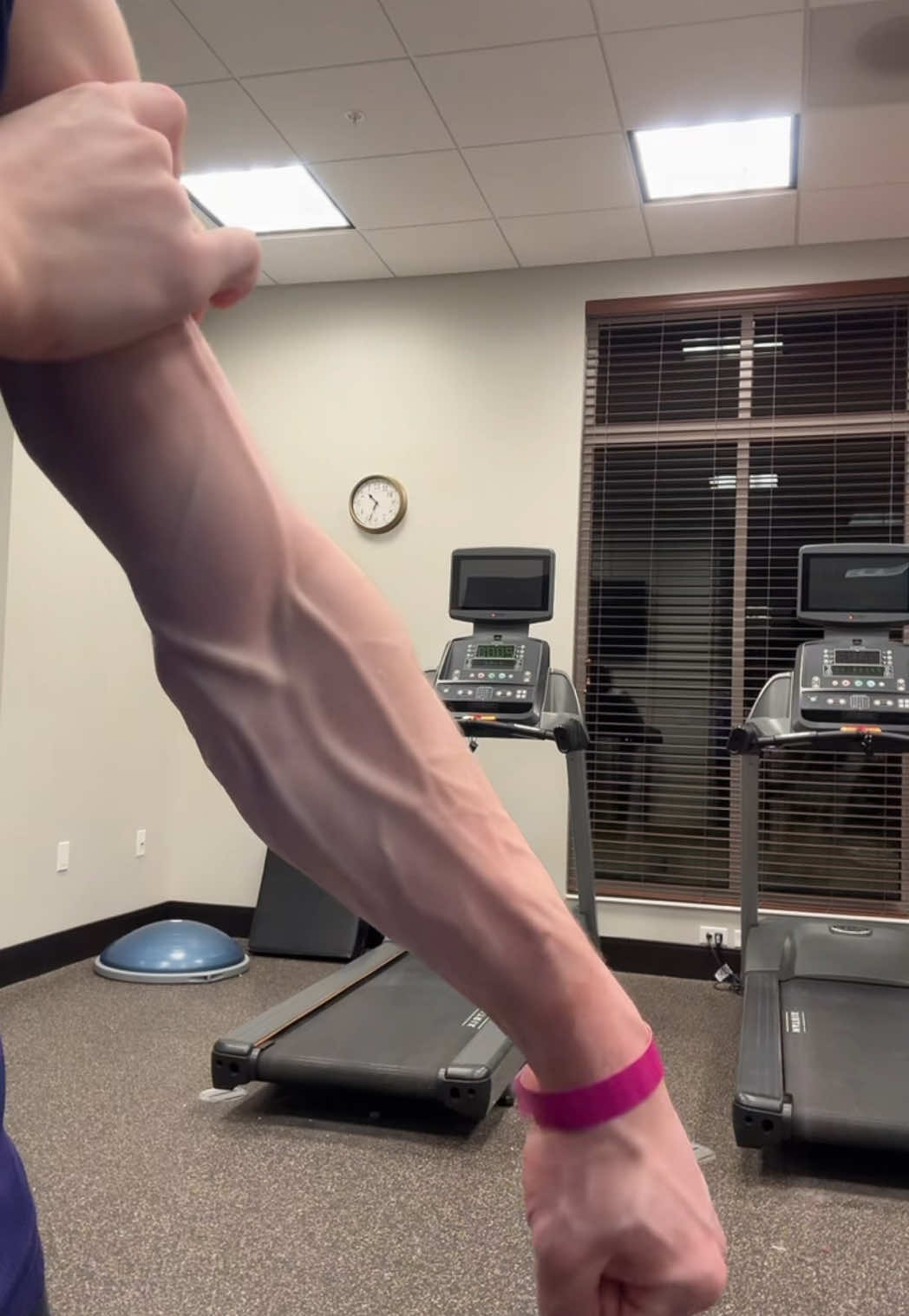 Had to do it again because first time was trash #18 #viral #veins how to do the vein trick #arm #fyp 