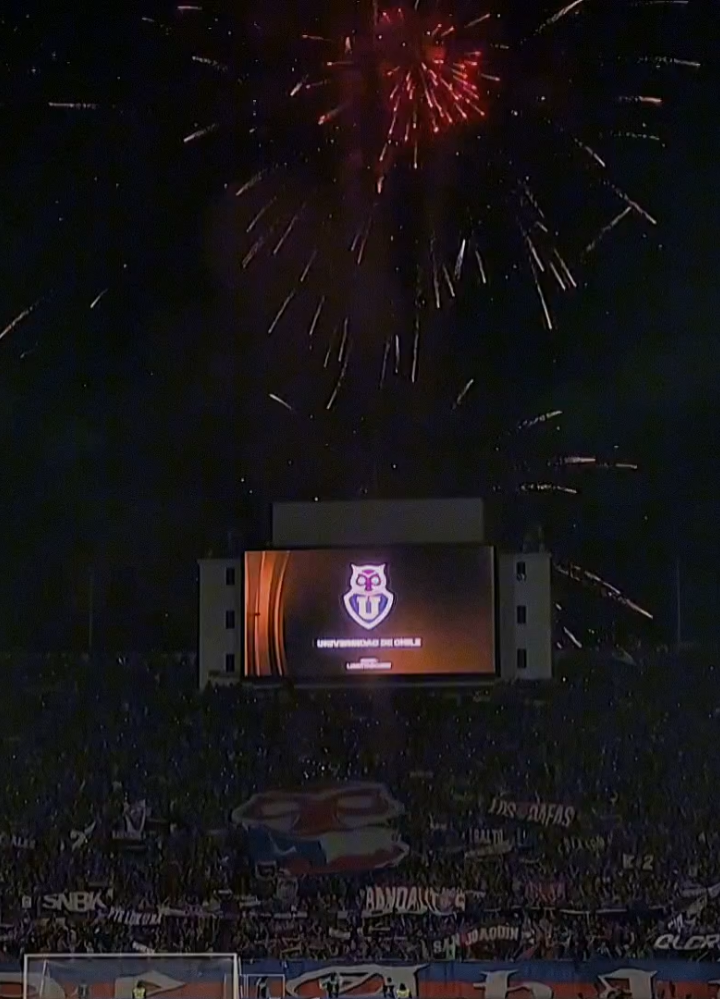 La gloriosa Universidad de Chile vuelve a aquellas noches mágicas de Copa Libertadores y con un triunfo ante el vigente campeón 🤘🏻💙❤️ . #udechile🔵🔴 #fypシ #fyp #viral #futbol #fyppppppppppppppppppppppp #udechile #libertadores #viral 