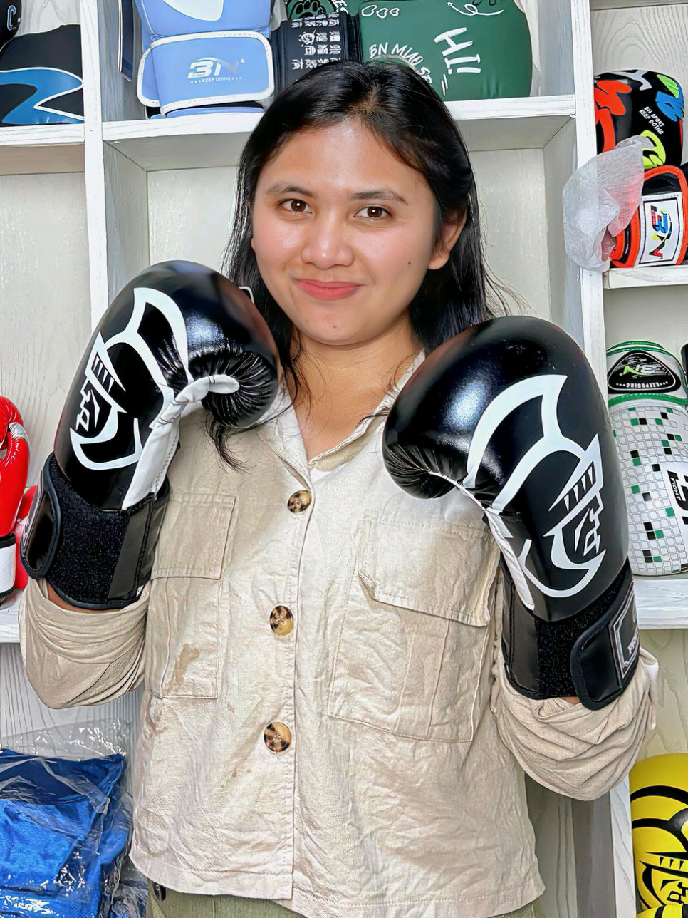Sarung Tinju Pretorian Hitam  Boxing Gloves Pretorian #lebaranekstrasale  #sarungtinju #muaythaifighter  #boxing 