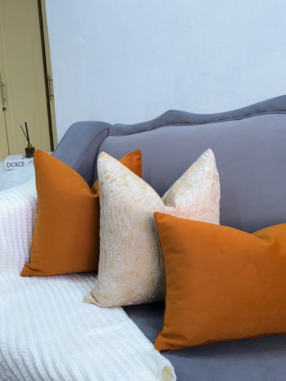 ✅Burnt orange theme cover at ksh.600 ..with fiber insert 950 ..with feather inserts 2300 ✅Size 45*45cm /30*50 Throw blanket 2300 .. .. .. ✅Fiber insert at ksh.400 .. Feather insert  ✅45*45cm ksh 1700 ✅50-50cm ksh.1800 ✅30*50cm ksh.1500 .. .. Location: Revlon plaza on Biashara street 4 th floor shop 23 Contact: 0796.288.655 .. .. .. .. #throwpillows #throwpillow #cushion #cushioncover #wovenpillow #bohopillows #bohocushions #woventhrow #pillowsinkenya #homedecor #nairobi #kisumu #mombasa #uganda #tanzania #livingroomdeco #burtorangethrowpillows #fyp #fyppppppppppppppppppppppp #treanding  #karen#embroiderypillows #embroiderycase#Canvascovers #embroiderypillowcoverhongkong