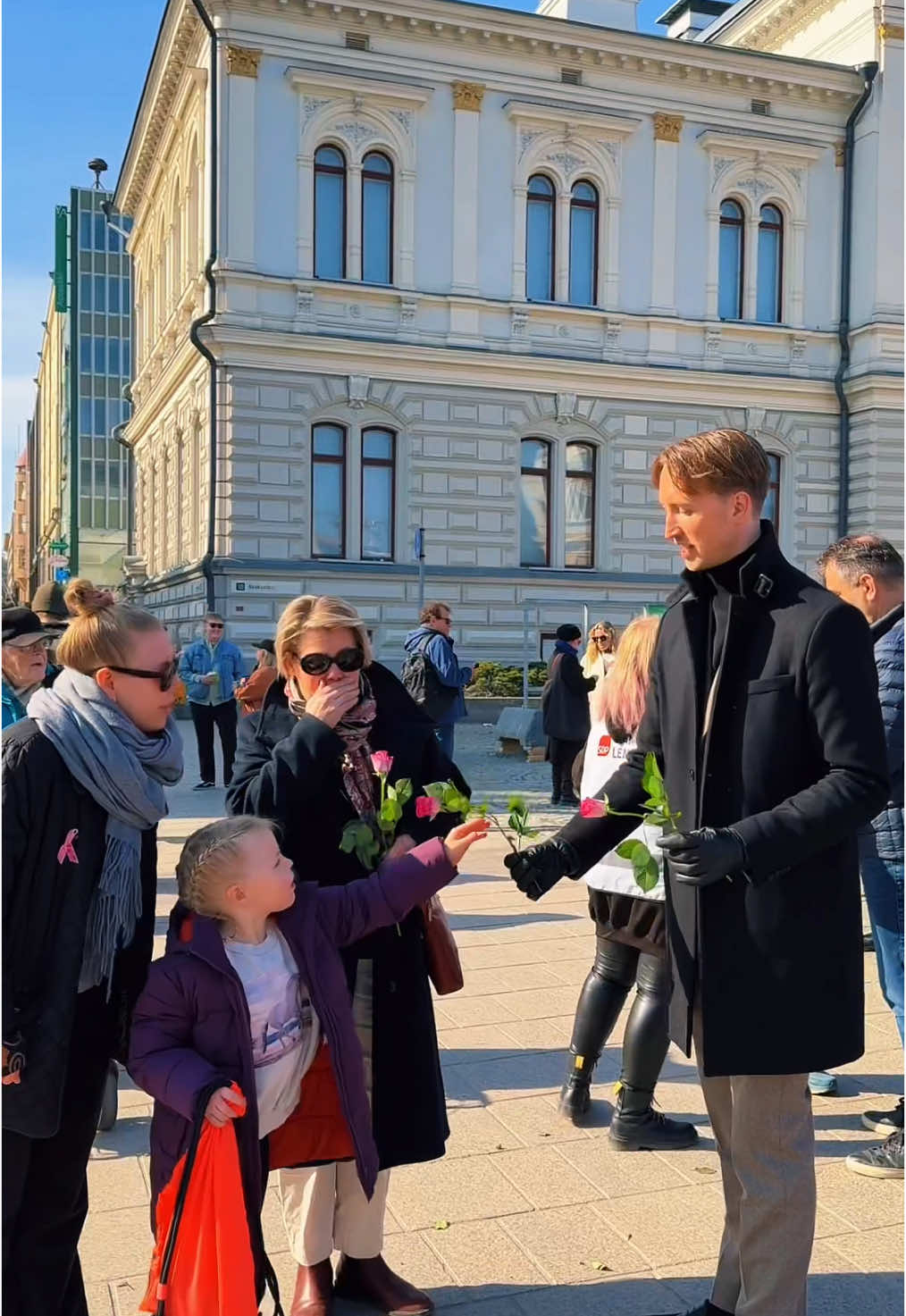 Ruusuja ja ihanaa kampanjafiilistä! Muista äänestää SDP:tä ja uuden ajan Tamperetta💫 🗳️66🗳️