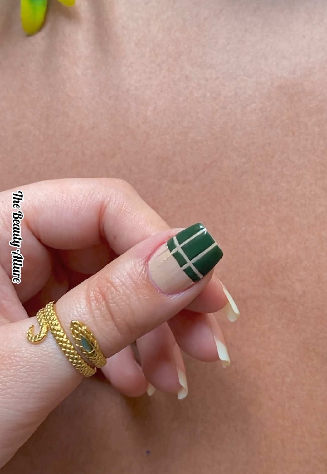 💅🤎 easy stripping nail art #nail #nails #nailsnailsnails #nailart #nailarts #nailartdesign #nailarttutorial #easy #easynailart #beginnersnailart #notoolnailart #notools #nailartwithouttools #nailartathome #athomenails #nailstyle #nailswag #nailsinspiration #nailpro #nailartist #nailtutorial #naildesign #nailart2024 #thebeautyallure 
