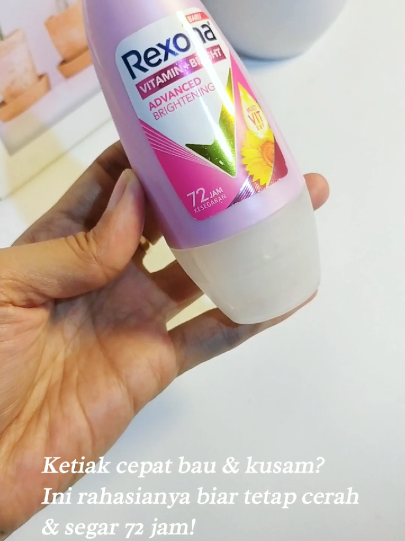 Ketiak cepat bau dan warnanya kusam? Saatnya pakai Rexona Women Deodorant Roll On! Dengan kandungan Vitamin E dan 0% alkohol, bantu mencerahkan ketiak sekaligus menjaga kesegaran hingga 72 jam nonstop! Cepat kering, gak lengket, dan nyaman dipakai setiap hari. Klik keranjang kuning sekarang dan berani tampil percaya diri! #rexonawomen #deodorantwanita #deodorantpencerah #ketiakcerah #deodorant72jam #deodorantcewek #ketiaksegar #perawatanketiak #tampilpercaya #klikkeranjangkuning