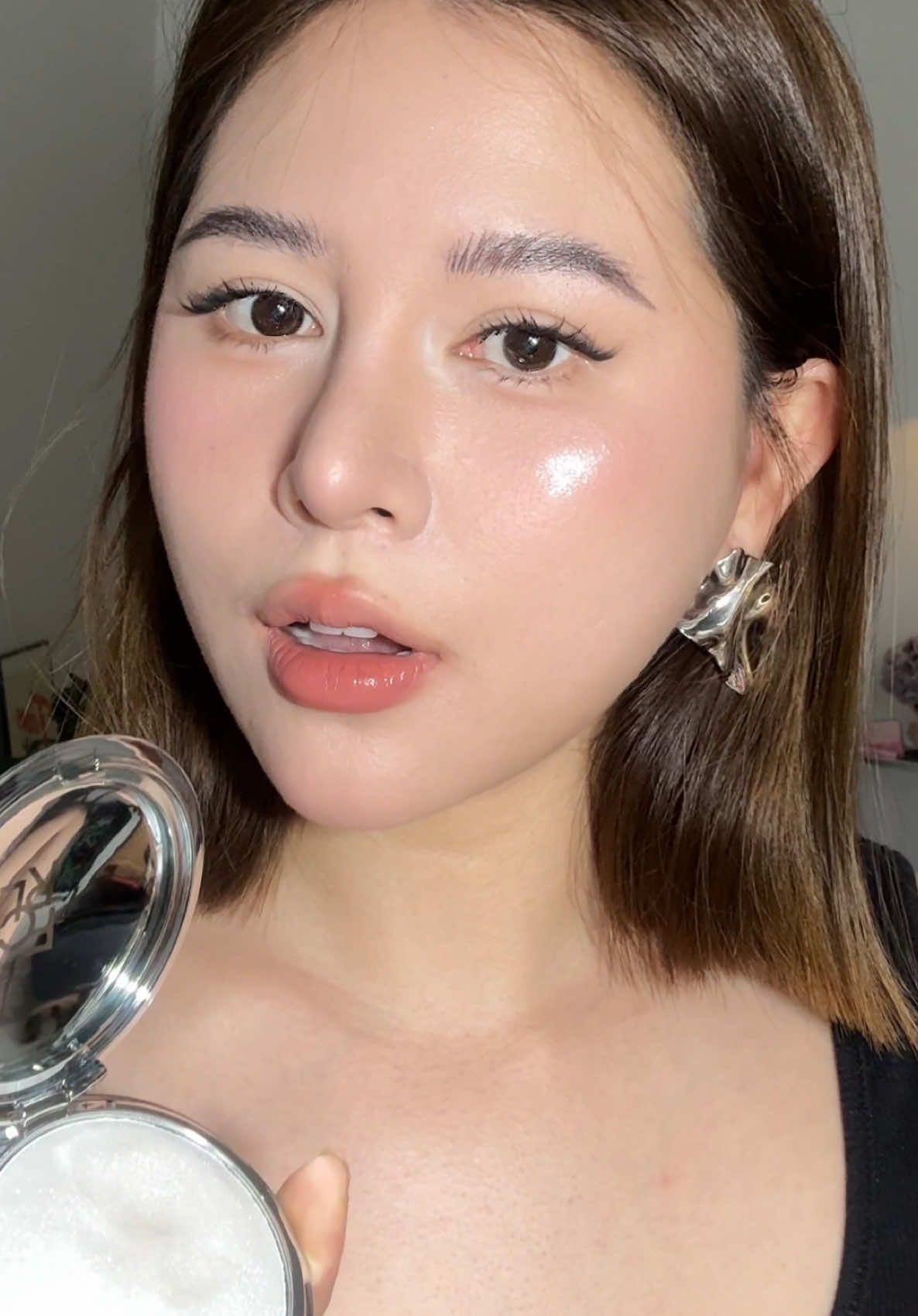 Tui phải bỏ vào cốp đồ đi make dâu ngay là mấy bà biết rồi đấy  #focallurevn #highlighter #phanbatsang 