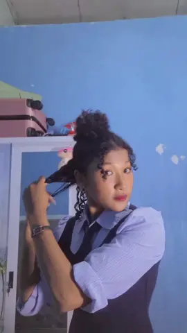 Curly hair,don' care💫Here's aquick tutorial to keep those curls popping all day long #CurlyHairTips #CurlyHairTutorial #Naturalcurls #HairGoals 