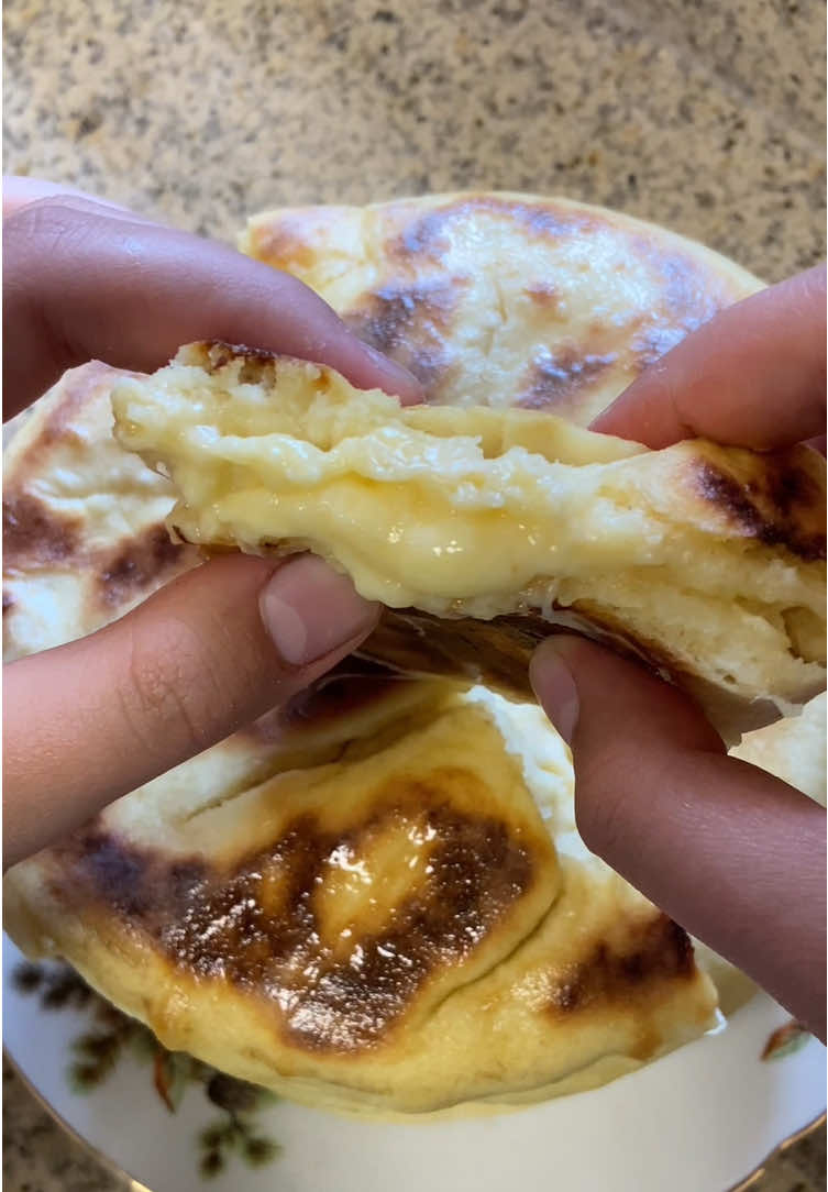 15 min Megruli Khachapuri🤤⠀ ⠀ ⠀ ⠀ ⠀ ⠀ ⠀   🇦🇲🇺🇸🇷🇺👇🏻 ⠀ ⠀ ⠀ ⠀ ⠀ ⠀ ⠀ ⠀ ⠀ ⠀ ⠀ ⠀ |🇦🇲  🥣Խմորի համար՝  •  300 գր մածուն/կեֆիր  •  1 ձու  •  1 թ.գ. սոդա  •  1 թ.գ. աղ  •  1 թ.գ. շաքարավազ  •  3 ճ.գ. ձեթ  •  550-650 գր ալյուր      🥣Միջուկի համար՝  • 350 գր հալվող պանիր  • 1 ձու 1️⃣Մածունին ավելացնել  սոդան, խառնել և սպասել 1 րոպե: 2️⃣Ավելացնել ձուն, շաքարավազը, աղը, ձեթը և լավ խառնել։ 3️⃣Զանգվածին մաս-մաս ավելացնել ալյուրը և հունցել փափուկ, ձեռքերին կպչող խմոր։  4️⃣Քերած պանրին ավելացնել ձուն և խառնել։Խմորն ու միջուկը բաժանել 4 մասի։ 5️⃣Խմորը փոքր-ինչ բացել, միջուկը դնել վրան, ամուր փակել  և գրտնակել ինչպես ցույց եմ տալիս հոլովակում։ 6️⃣Եփել չոր թավայի վրա, փակ կափարիչով, միջին կրակի վրա ամեն կողմից 1,5-3 րոպե։ Ըստ ցանկության տաք-տաք խաչապուրիների վրա քսում ենք կարագ և մատուցում։ Բարի ախորժակ❤️ |🇺🇸 🥣For the dough:  • 300 gr matsun/kefir  • 1 egg  • 1 tsp of baking soda  • 1 tsp of salt  • 1 tsp of sugar  • 3 tbsp of oil  • 550-650 g of flour 🥣For the filling:  • 350 gr of melting cheese  • 1 egg 1️⃣Add baking soda to the matsun, mix and wait 1 minute. 1️⃣Add egg, sugar, salt, oil and mix well. 3️⃣Add the flour into the mass in portions and knead a soft dough that sticks to your hands.  4️⃣Add the egg to the grated cheese and mix.Divide the dough and filling into 4 parts. 5️⃣Slightly roll the dough, put the filling on, close it tightly and roll it, as I show in the video. 6️⃣Cook in a dry frying pan with closed lid, over medium heat for 1.5-3 minutes on each side. If desired, brush the hot khachapuri with butter and serve. Bon appetit❤️ |🇷🇺 🥣Для теста:  • 300 гр мацун/кефир  • 1 яйцо   • 1 ч.л. соды  • 1 ч.л. сахара   • 1 ч.л.  соли  • 3 ст.л. масло  • 550-650 гр муки  🥣Для начинки:  • 350 гр сыра который плавится   • 1 яйцо 1️⃣Добавьте в мацун соду, перемешайте и подождите 1 минуту. 2️⃣Добавьте яйцо, сахар, соль, масло и хорошо перемешайте. 3️⃣Порциями всыпте муку и замесите мягкое, липнущее к рукам тесто.  4️⃣Добавьте яйцо к тертому сыру и перемешайте. Разделите тесто и начинку на 4 части. 5️⃣Слегка раскатите тесто, выложите начинку, плотно закройте и раскатайте, как я показываю в ролике. 6️⃣Готовьте на сухой сковороде с закрытой крышкой на среднем огне по 1,5-3 минуты с каждой стороны. По желанию смажьте горячие хачапури сливочным маслом и подавайте к столу. Приятного опетита❤️ #hasmiks_recipes #megrulikhachapuri #Recipe #easybreakfast#хачапурипомегрельски#быстрыйзавтрак#хачапуринасковороде#մեգրելականխաչապուրի #fy#fypシ゚ #foryou#foryoupage#rec#recomendation #рек #рекомендации #armenia #armeniantiktok #armenianfyp #empireofthesun #wearethepeople 