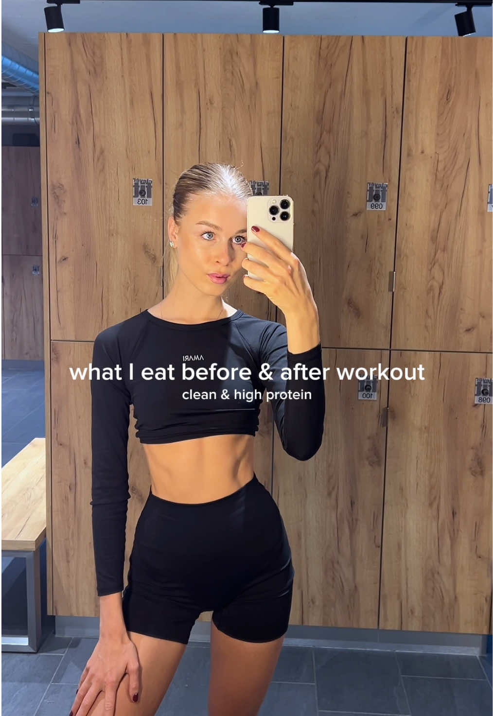 What I eat before & after my workout 🥰  Raspberry banana baked oats recipe  @Di 🧚🏼  Love to fuel my body with clean healthy meals which are simple to make and taste good. My outfit is by @Amari Wear 🇨🇭| Ale  #preworkoutmeal #postworkoutmeal #cleaneating #healthyfoodinspo 