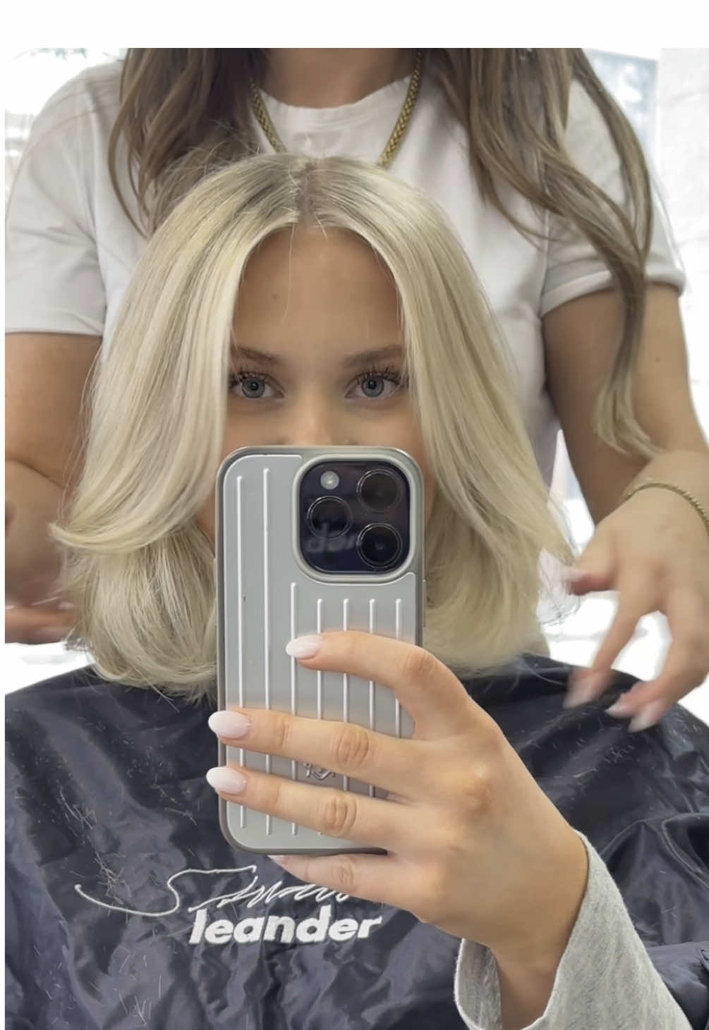 Häng med mig till frisören! Hos otroliga @amandapripp | hairartist 💇🏼‍♀️ Blev sling och klipp idag, sååå nöjd 🤭😍💘 