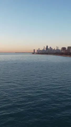 sunrise views Chicago #chicago #chicagocheck #explorechicago #visitchicago #lakemichigan #chicagotok #foryourpage #fyp #chicity #windycity #chicagotiktok #newsfeed 