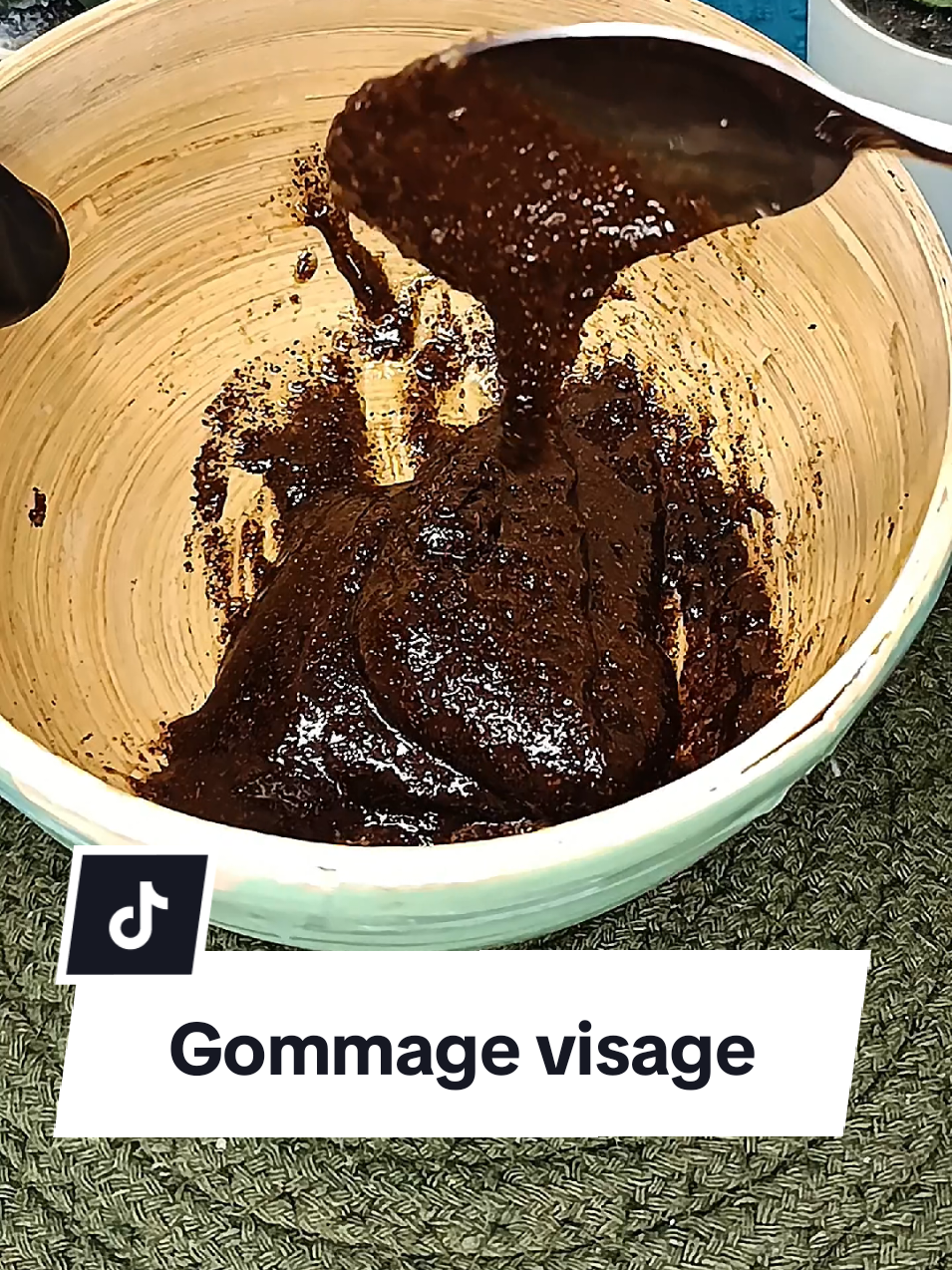 Gommage visage fait maison 