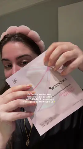 Máscara facial coreana PDRN (DNA de salmão) + colágeno 🧖🏼‍♀️💖✨ Já testaram? 😍 Eu fiquei APAIXONADA!!! 🥹 #pele #rotinadepele #rotinadeskincare #pelesaudavel #pelelinda #dicasdepele #dicasdebeleza #mascarafacial #mascaraPDRN #mascaramedicube #medicubebrasil #medicubebr #skincarecoreano #antiidade #colageno #mascaradecolageno 