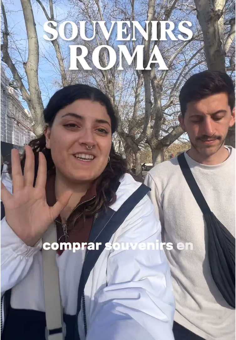 Nos encantan las postales🤩 #roma #souvenir #italia #recuerdo #viajar #viajes 