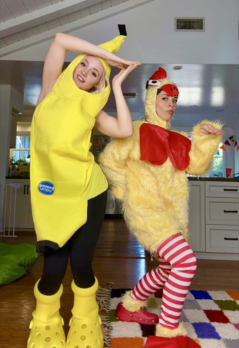What came first, the chicken or the banana? 🐓🍌 DC: @🕺🏼Hoodie fam🌏 